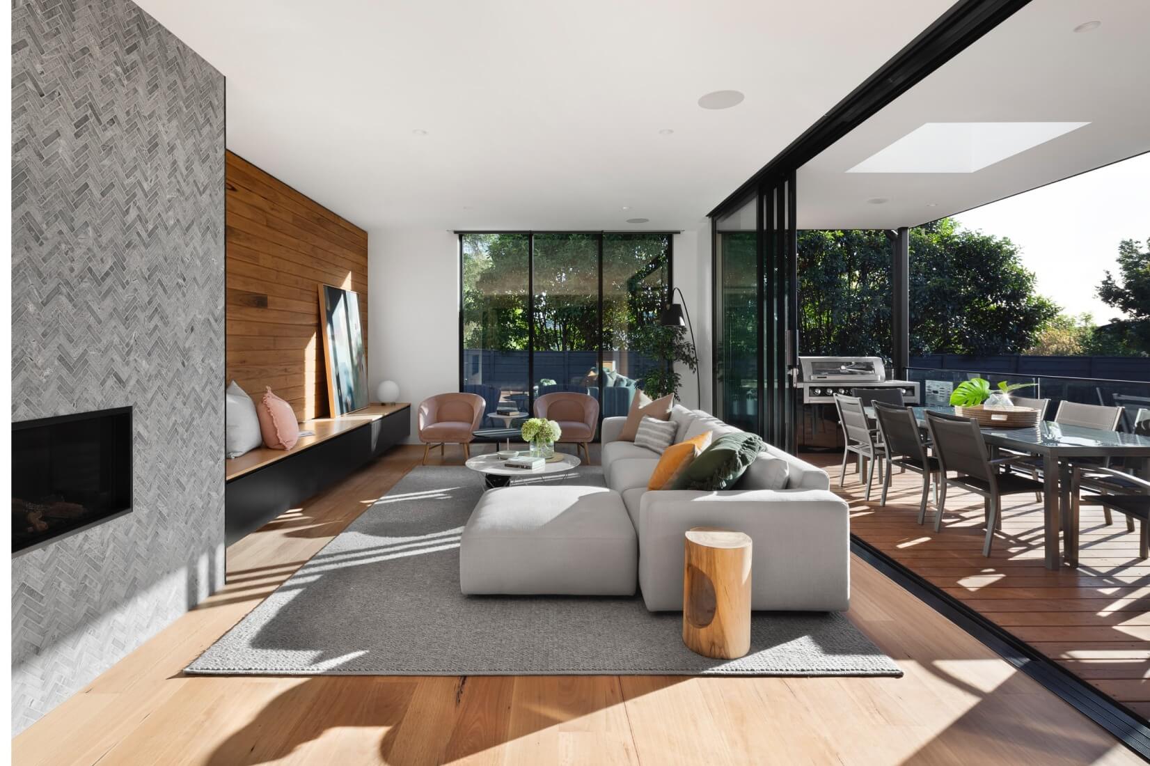 Gold Coast Lakefront Living